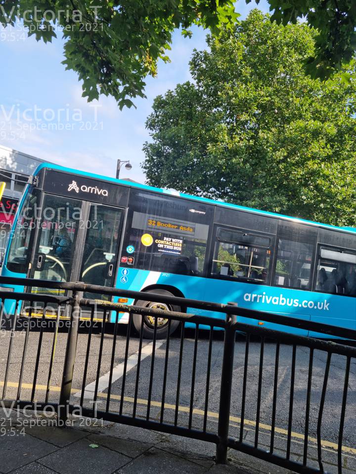 Image of Arriva Beds & Bucks vehicle 3921. Taken by Victoria T at 09:05:04 on 2021.09.21