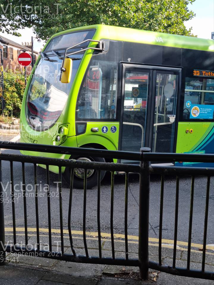 Image of Arriva Beds & Bucks vehicle 2327. Taken by Victoria T at 09:05:41 on 2021.09.21