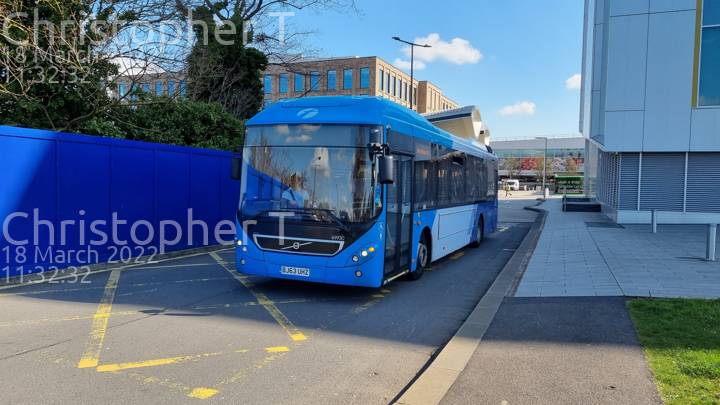 Image of First Berkshire & The Thames Valley vehicle 69930. Taken by Katherine T at 11:32:32 on 2022.03.18