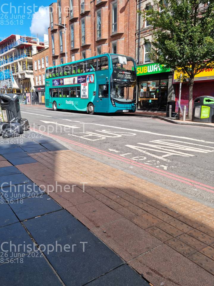 Image of Reading Buses vehicle 772. Taken by Katherine T at 08:56:18 on 2022.06.26