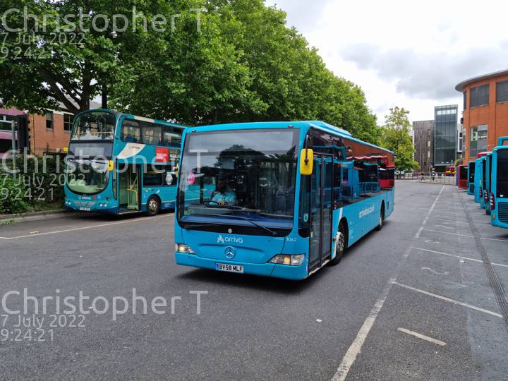 Image of Arriva Beds & Bucks vehicle 3042. Taken by Katherine T at 09:24:21 on 2022.07.07