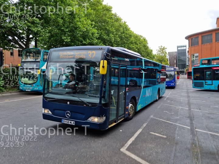 Image of Arriva Beds & Bucks vehicle 3917. Taken by Katherine T at 09:26:39 on 2022.07.07