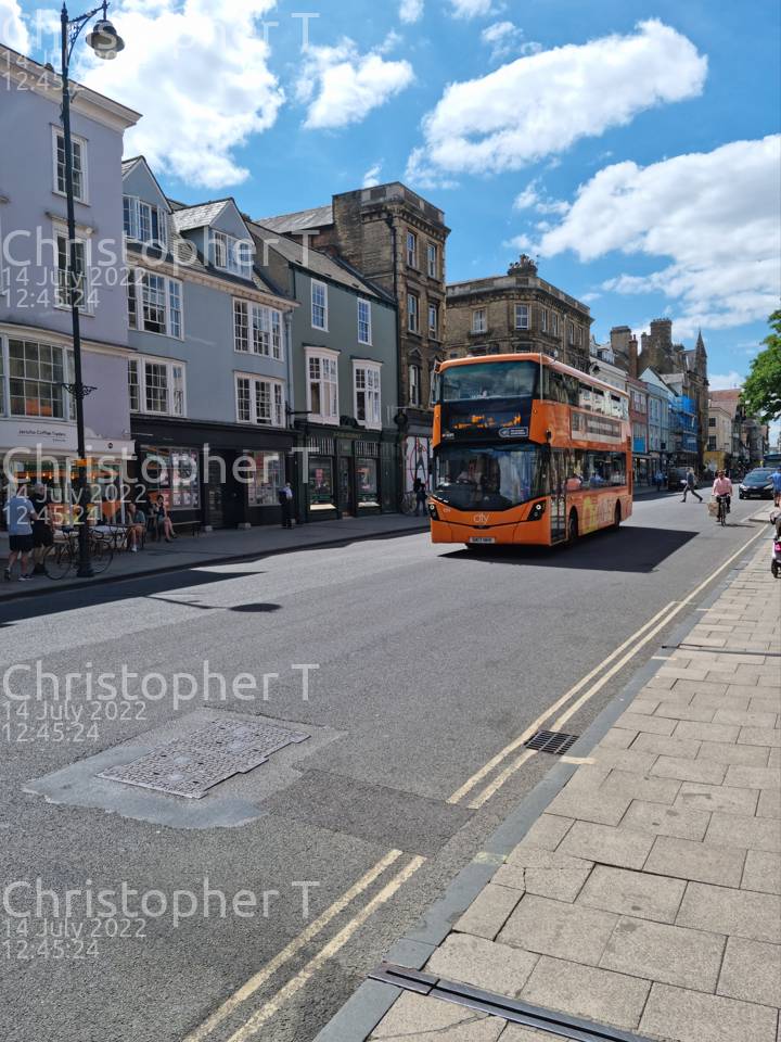 Image of Oxford Bus Company vehicle 690. Taken by Katherine T at 12:45:24 on 2022.07.14