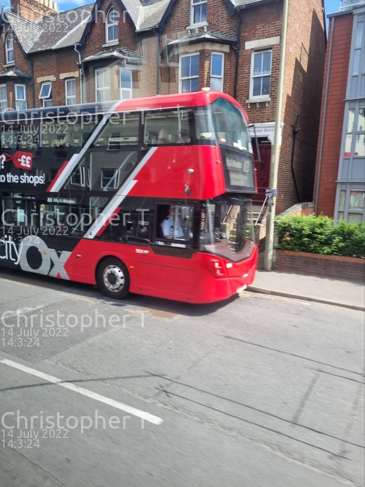 Image of Oxford Bus Company vehicle 901. Taken by Katherine T at 14:03:24 on 2022.07.14
