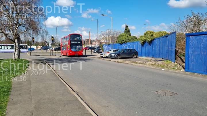 Image of Metroline London vehicle VW1400. Taken by Katherine T at 11:34:50 on 2022.03.18