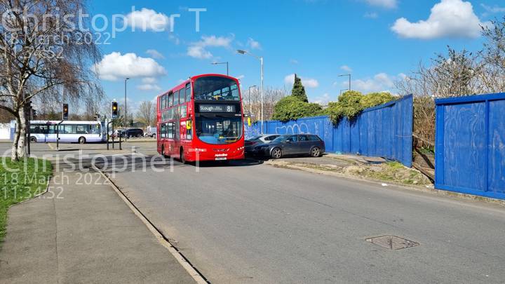 Image of Metroline London vehicle VW1400. Taken by Katherine T at 11:34:52 on 2022.03.18