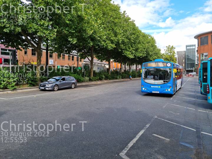 Image of First Berkshire & The Thames Valley vehicle 69394. Taken by Katherine T at 12:55:53 on 2022.08.30