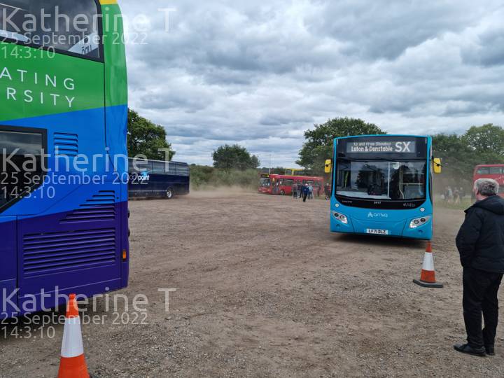Image of Arriva Beds & Bucks vehicle 3977. Taken by Katherine T at 14:03:10 on 2022.09.25