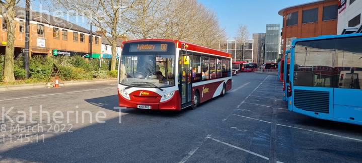 Image of Redline Buses vehicle 21. Taken by Katherine T at 11:45:11 on 2022.03.08