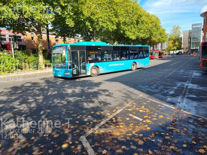 Image of Arriva Beds & Bucks vehicle 3042. Taken by Katherine T at 12:00:38 on 2022.10.17