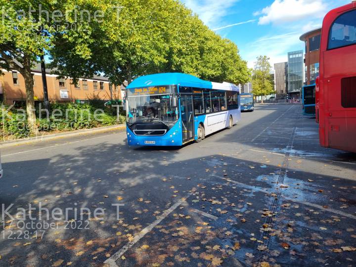 Image of First Berkshire & The Thames Valley vehicle 69931. Taken by Katherine T at 12:28:17 on 2022.10.17