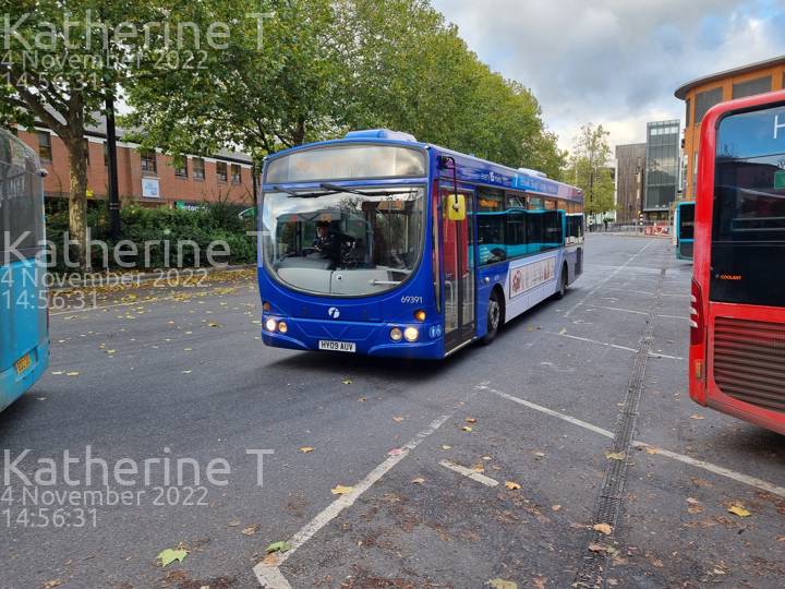 Image of First Berkshire & The Thames Valley vehicle 69391. Taken by Katherine T at 14:56:31 on 2022.11.04