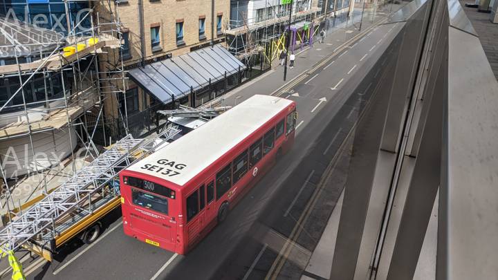 Image of Docklands Buses vehicle SE137. Taken by Alex C at 08:59:01 on 2022.07.14