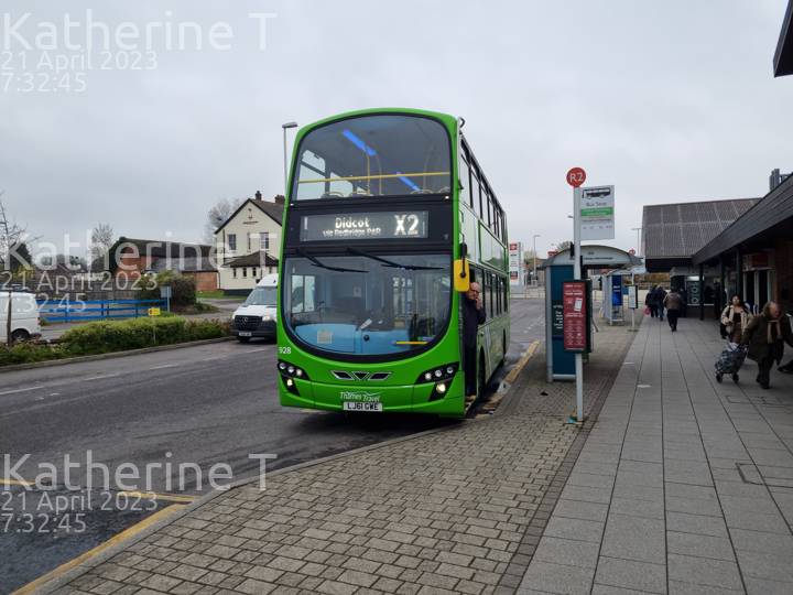 Image of Thames Travel vehicle 928. Taken by Katherine T at 07:32:45 on 2023.04.21