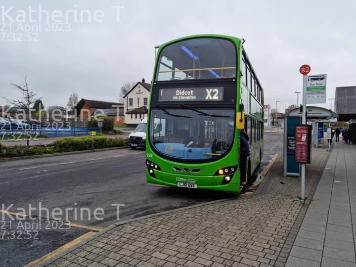 Image of Thames Travel vehicle 928. Taken by Katherine T at 07:32:52 on 2023.04.21