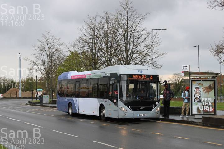 Image of First Berkshire & The Thames Valley vehicle 69928. Taken by Sam B at 11:16:00 on 2023.04.23
