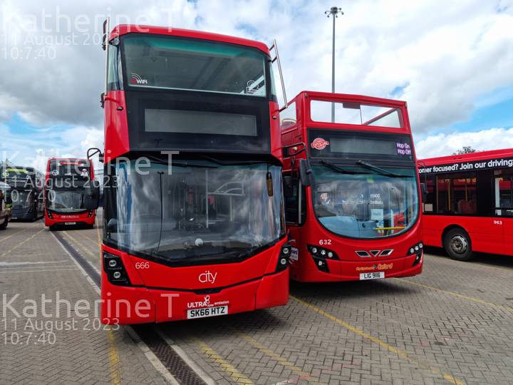 Image of Oxford Bus Company vehicle 666. Taken by Katherine T at 10:07:40 on 2023.08.11