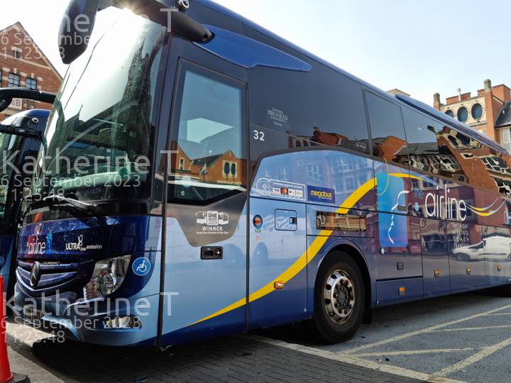 Image of Oxford Bus Company vehicle 32. Taken by Katherine T at 11:25:48 on 2023.09.06
