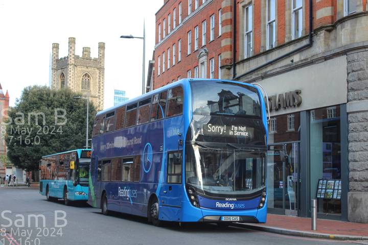 Image of Reading Buses vehicle 700. Taken by Sam B at 17:16:00 on 2024.05.08